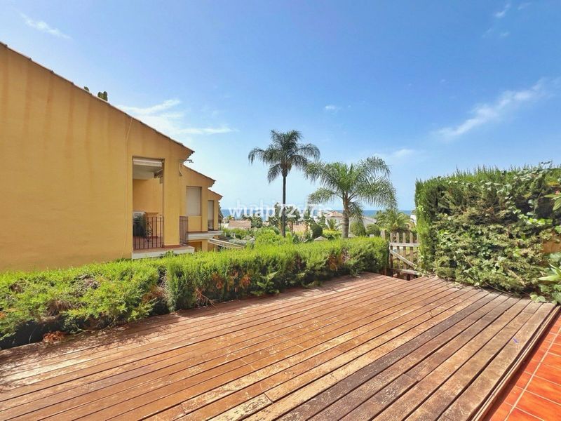 Foto 445ac2bd-90ae-4e0b-8943-952a0c21ec92. Casa adossada a Costabella Marbella