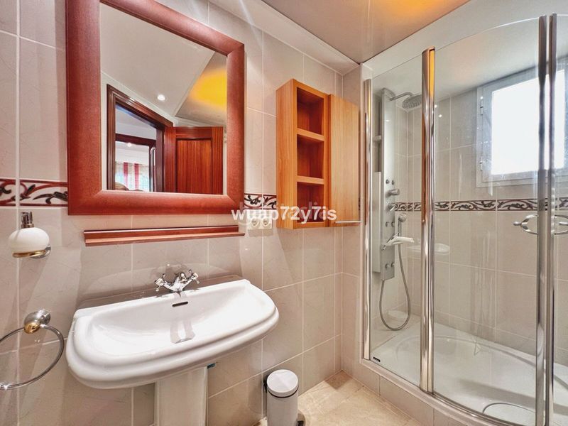 Foto 4faf4994-83d6-4d08-b677-caa570e31a85. Casa adossada a Costabella Marbella