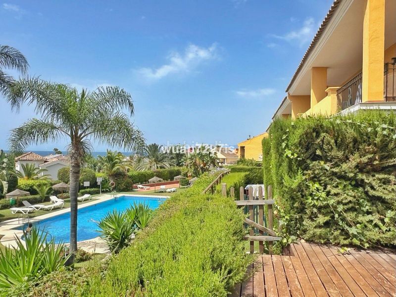 Foto 5a449ec2-cd8d-4050-8fdd-61f9a49d9311. Casa adossada a Costabella Marbella