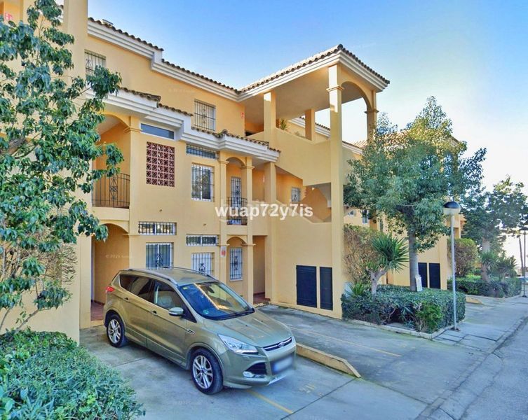 Foto a231e775-9806-4898-ac09-54de4628ad15. Casa adossada a Costabella Marbella