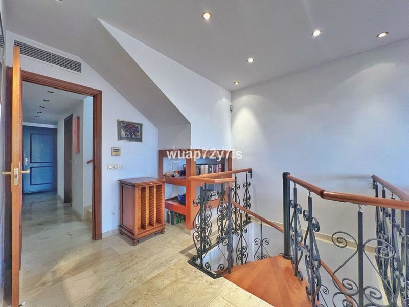 Foto a9ca7416-4b7d-4264-b090-2eebf45f9261. Casa adossada a Costabella Marbella