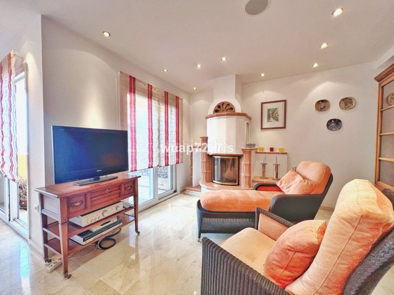 Foto b8d3c564-4d29-4261-ae08-0c5332c2911a. Casa adossada a Costabella Marbella