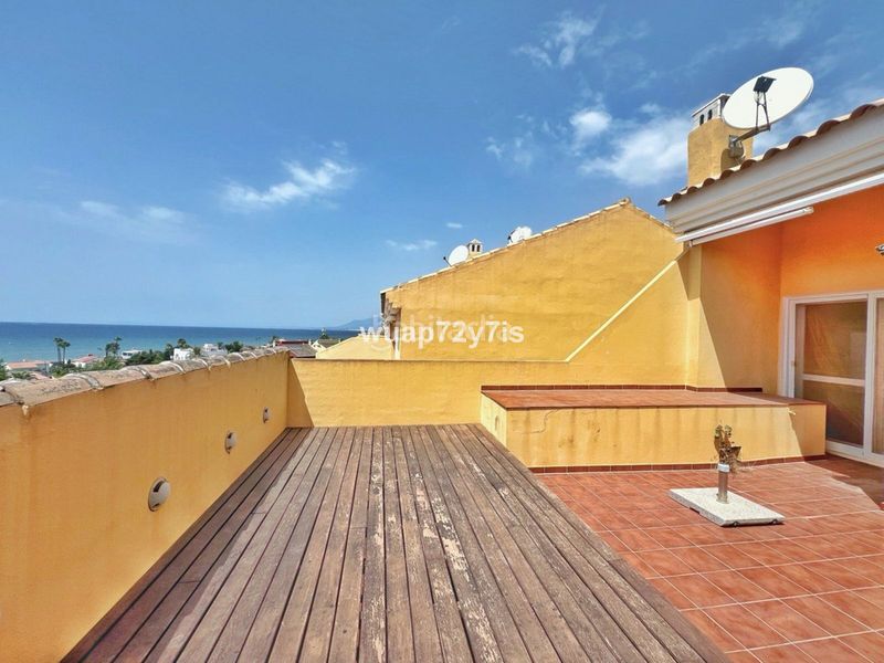 Foto bb99e5de-6cff-4b50-957f-83c2153fb93c. Casa adossada a Costabella Marbella