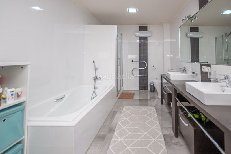 Foto 68c4fcd3-b9c7-4571-9a2e-a1fd057c5e55. Casa adossada a La Mairena Ojén