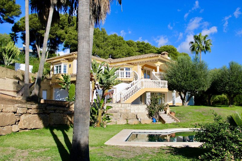 Foto 325f3979-2076-4e5a-803e-831fad1ffe90. Casa adossada amb aparcament a Hacienda Las Chapas Marbella