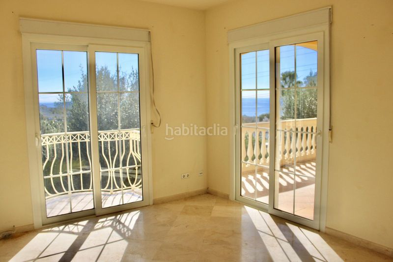Foto 4b508a40-5f61-4f5f-bf4a-540bc1dad7a9. Casa adossada amb aparcament a Hacienda Las Chapas Marbella