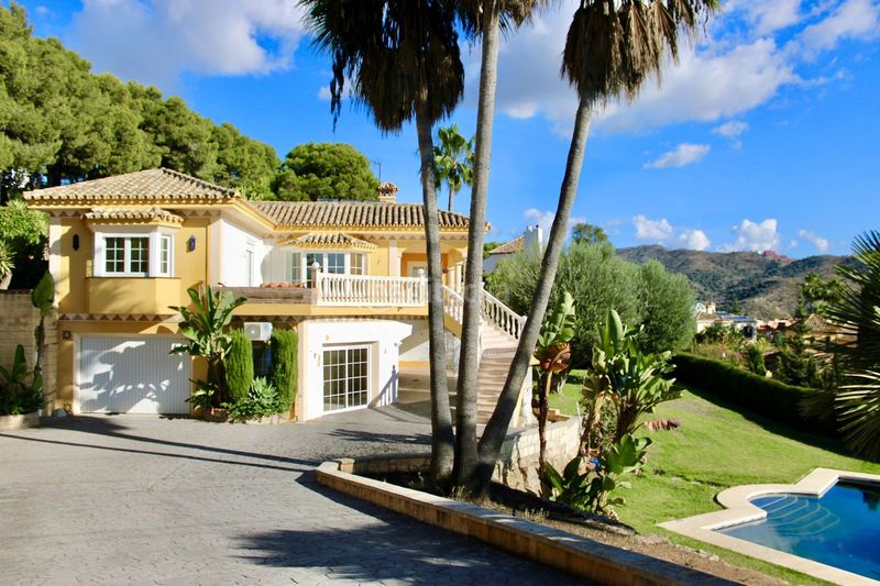 Foto c16839a0-2b1e-41d9-a145-1abf9e0305c7. Casa adossada amb aparcament a Hacienda Las Chapas Marbella
