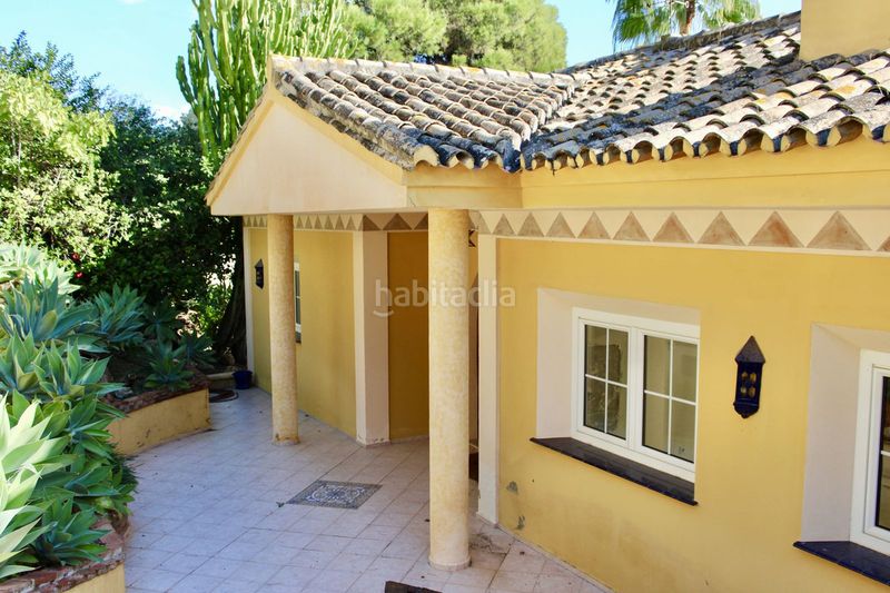 Foto cb6a1c1d-f4af-4e27-aed3-6b7f28b9a84b. Casa adossada amb aparcament a Hacienda Las Chapas Marbella