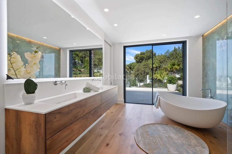 Foto 401e7b80-b3a3-4d5e-8dbd-4e0e2b543452. Casa adossada amb aparcament a Casco Antiguo Marbella