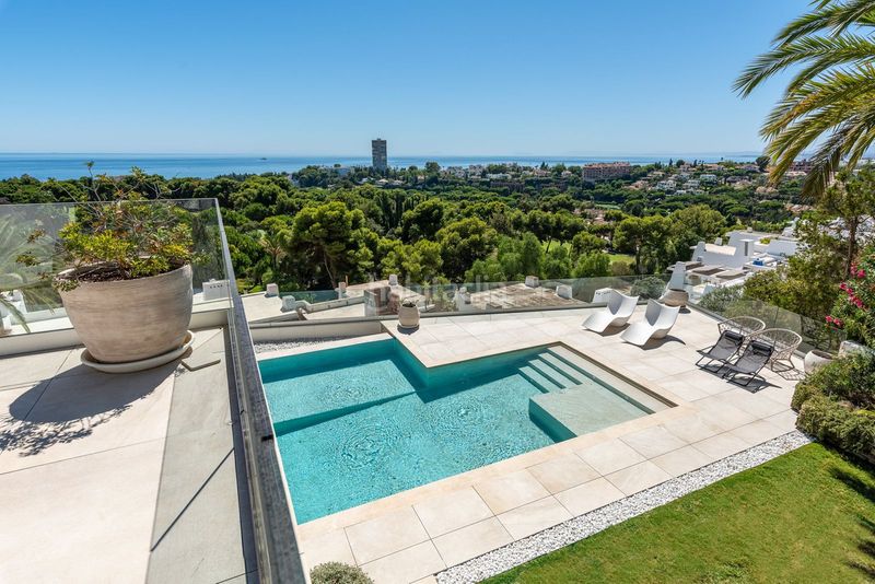 Foto 59e46611-258b-47ad-b2c3-a61b9d9c6e6d. Casa adossada amb aparcament a Casco Antiguo Marbella