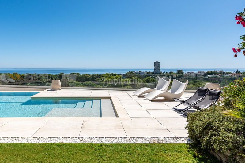 Foto b8ec440d-89ae-4573-9fe5-b4b65cd87d63. Casa adossada amb aparcament a Casco Antiguo Marbella