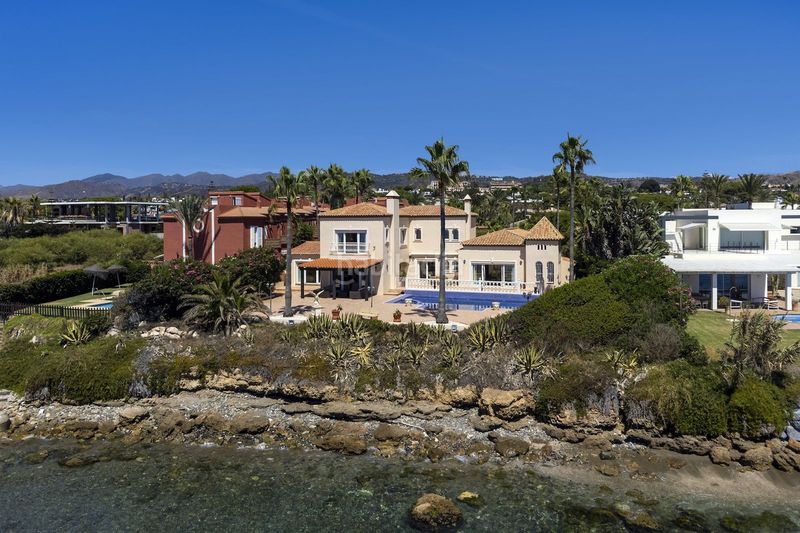 Foto d2fc3d7b-c9c8-45f1-b83d-0cfbf30f190b. Casa adosada en Marbesa Marbella