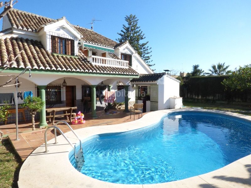 Foto 5a25f230-bccb-4c5e-a240-e1081c1257f2. Casa adossada amb aparcament a Casco Antiguo Marbella