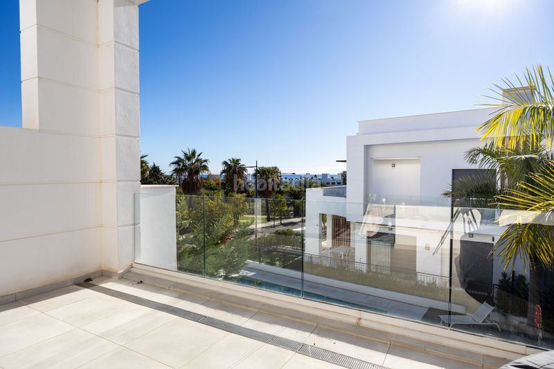 Foto 96482a0f-7283-43ce-9b95-d1cee9f7d946. Casa adosada en Centro Estepona