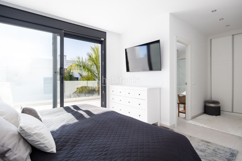Foto cf22aae3-1828-48a9-ad5b-f3e3c5403b4b. Casa adosada en Centro Estepona