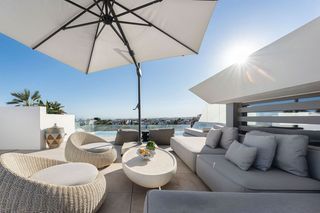 Semi detached house in Las Brisas