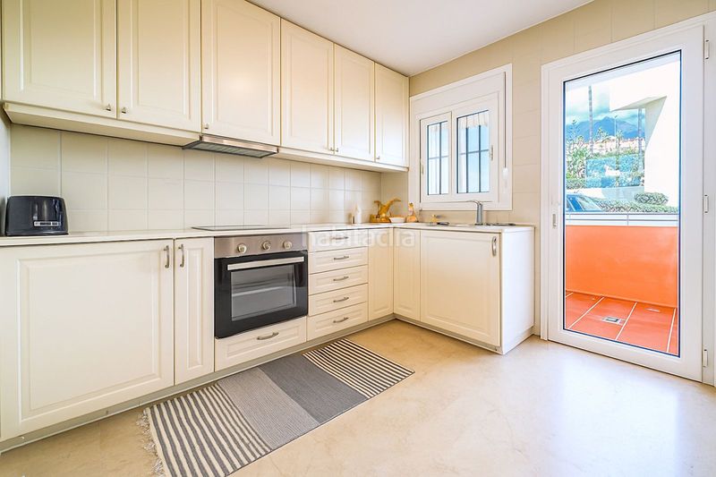 Foto 4e86168a-a472-43e9-b953-0eec73c1bf76. Casa adosada en Centro Estepona