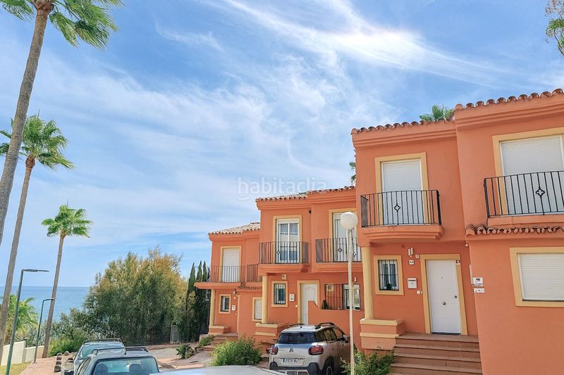 Foto c2db5620-2f7d-4a94-b5b3-c342f1af6246. Casa adosada en Centro Estepona