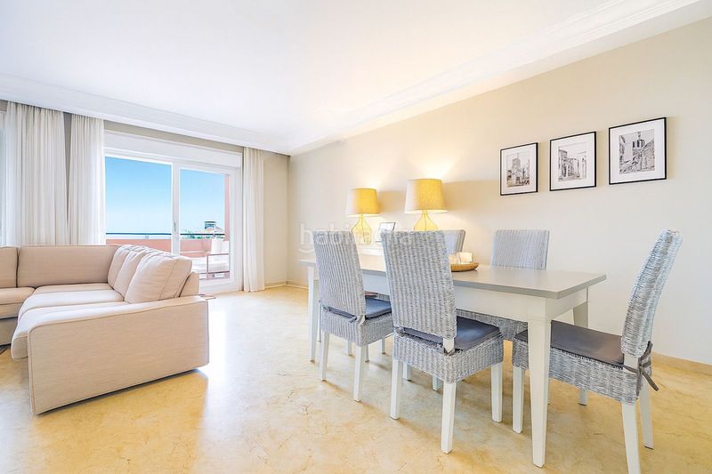 Foto aad4f944-aab3-4593-9d9a-e6307dbc4d2e. Casa adossada a Centro Estepona