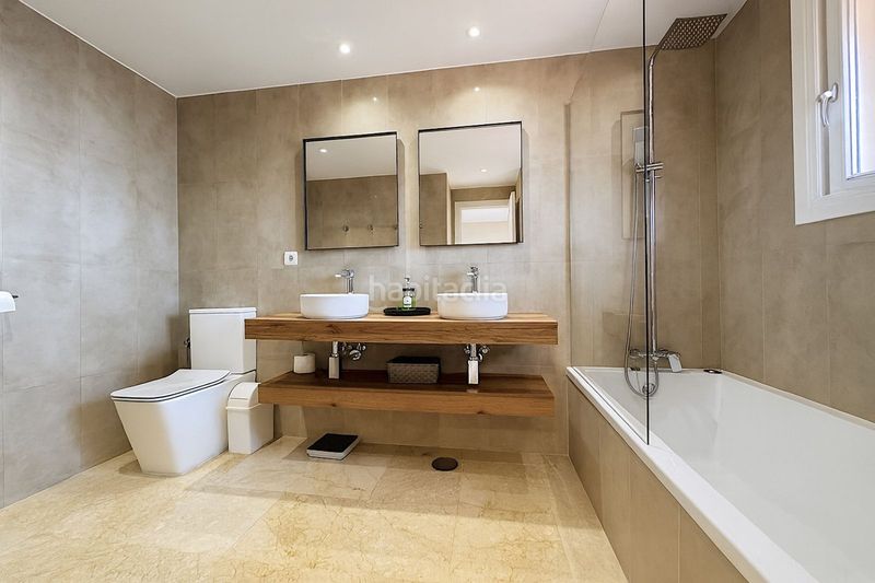 Foto df4d467c-3477-47cf-9c26-fb75cecd302a. Casa adossada a Centro Estepona