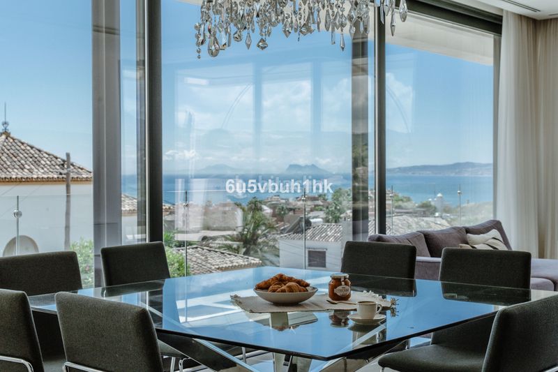 Foto 225f5ecd-ba93-47a3-941a-0ef312f6c77a. Casa adosada en Centro Estepona