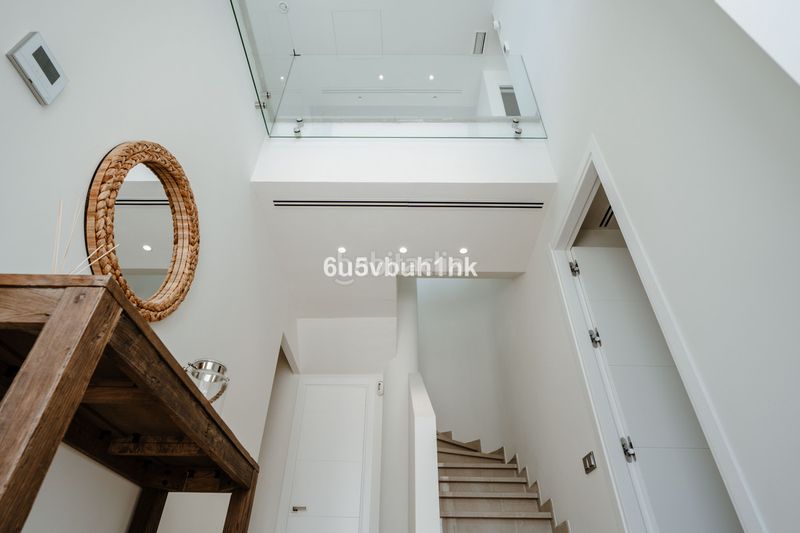 Foto c5dbb09b-82c2-4d5a-8124-b7fc327be889. Casa adosada en Centro Estepona