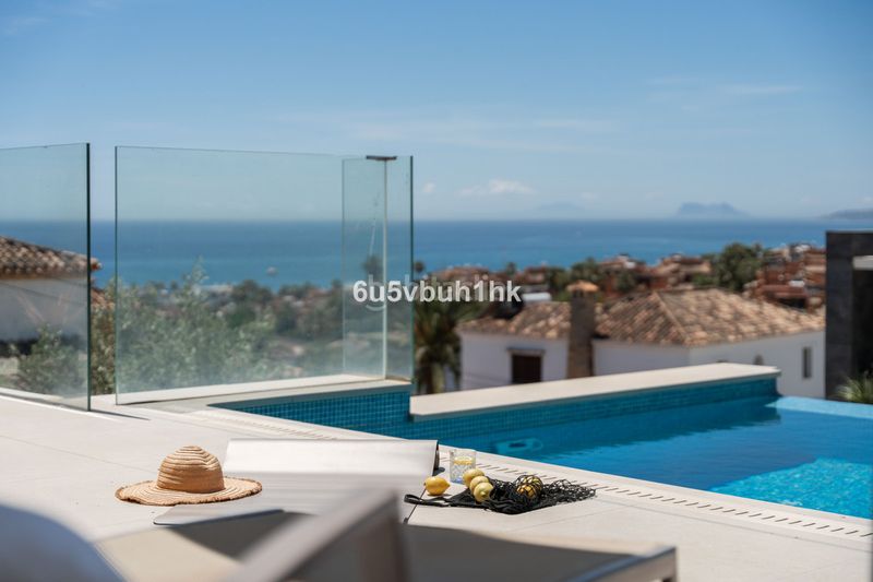 Foto 71f586ac-09bb-4bf9-a6c3-86dc0f4d4411. Casa adossada a Centro Estepona