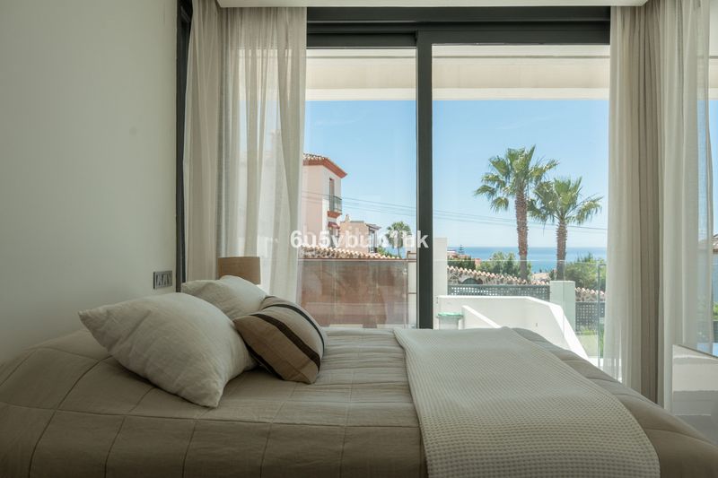 Foto a07fb90e-63d0-4a07-85b6-aff630d367ad. Casa adossada a Centro Estepona