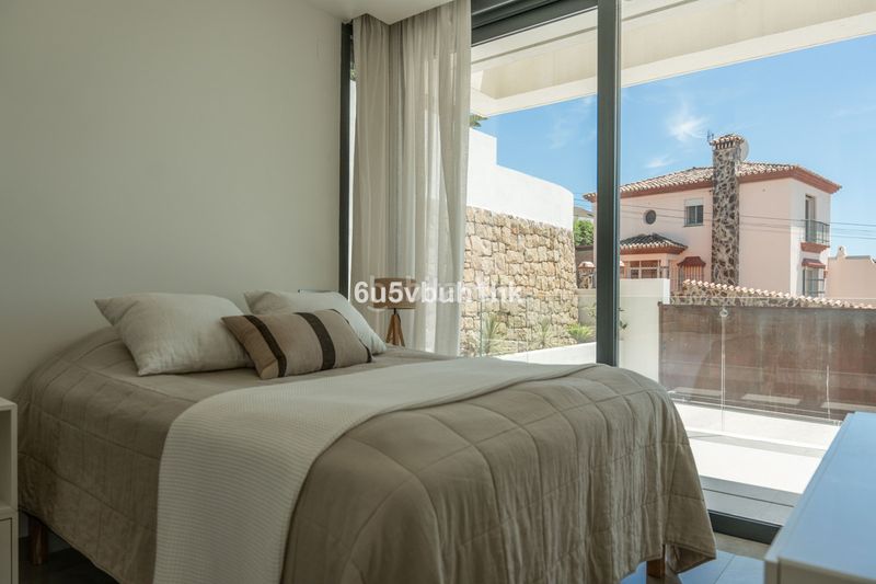 Foto bd6be678-3817-4e19-acee-23ba1bc387f4. Casa adossada a Centro Estepona