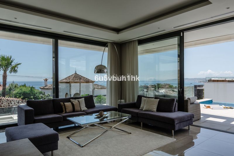 Foto c359a0db-51b0-4709-8d54-0fe01498536d. Casa adossada a Centro Estepona