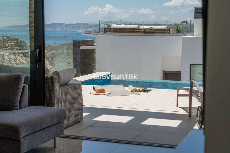 Foto cd1d37cf-4f4c-46b5-b2cf-f388e4273324. Casa adossada a Centro Estepona