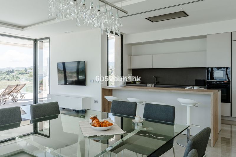 Foto fbbdbb23-eb4a-4a6f-b646-366cd245f238. Casa adossada a Centro Estepona