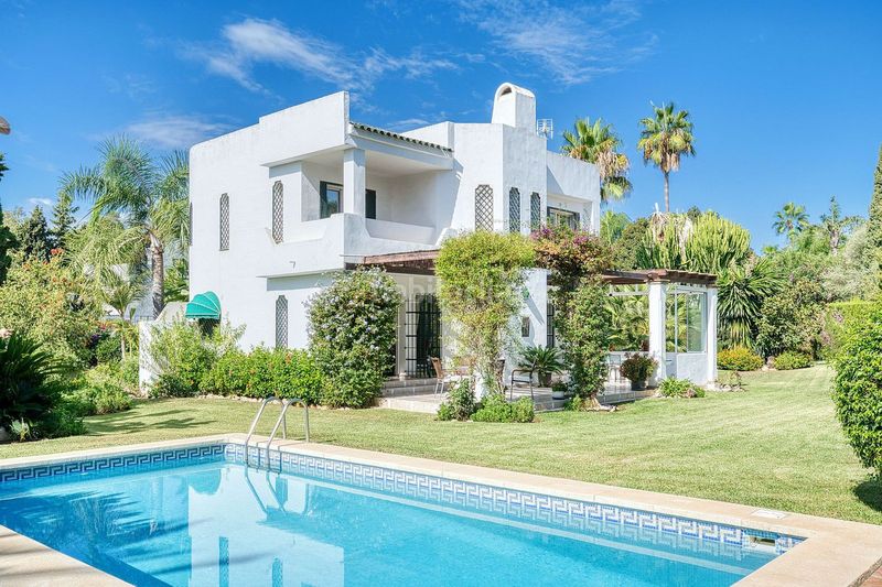 Foto 4b0e419d-219e-4b95-af1b-900aa9ec3fe0. Casa adosada en Las Brisas Marbella