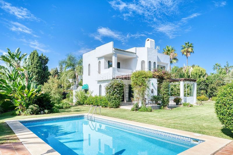 Foto e5f80120-0c47-4a57-9817-c50b368b4960. Casa adosada en Las Brisas Marbella