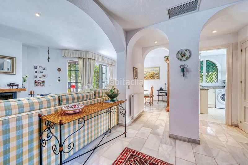 Foto 2117f64c-ec8e-4774-8b0c-6fcd5fabba63. Casa adossada amb aparcament a Las Brisas Marbella