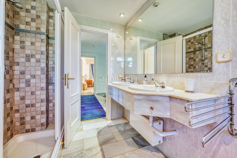 Foto 282f02ef-07b4-4d81-8214-80be60f21169. Casa adossada amb aparcament a Las Brisas Marbella