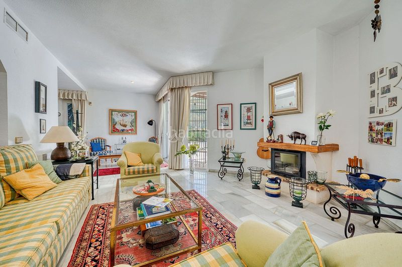 Foto 307c542e-0a5b-4e92-b4a9-f5c7a2f69010. Casa adossada amb aparcament a Las Brisas Marbella