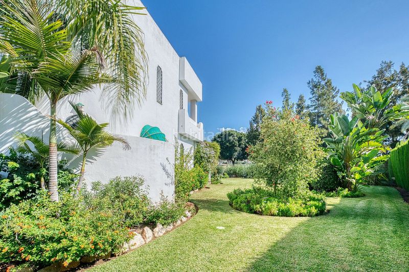 Foto 785c8637-c077-4370-976d-71c10455556c. Casa adossada amb aparcament a Las Brisas Marbella