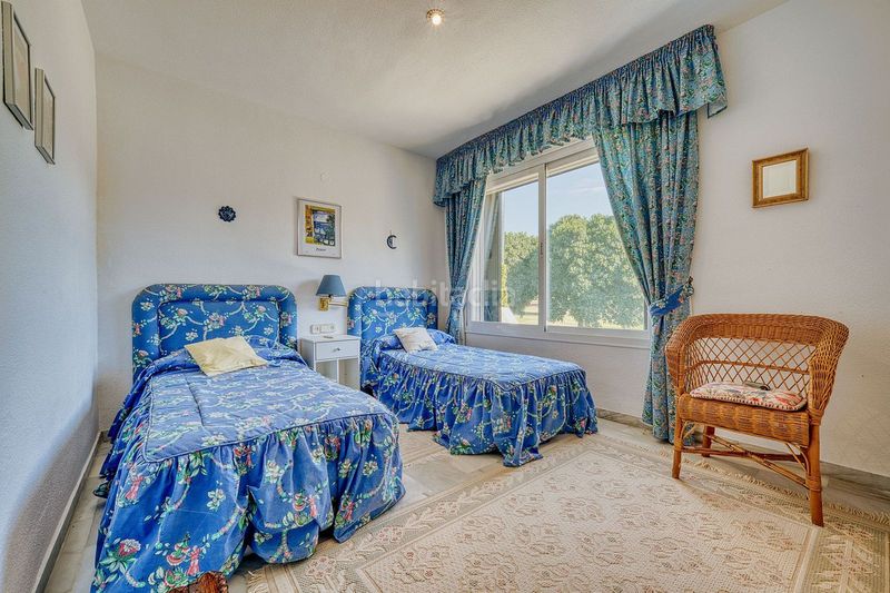 Foto a5841d74-84f6-4d6b-9065-4ee4e1c42ad4. Casa adossada amb aparcament a Las Brisas Marbella