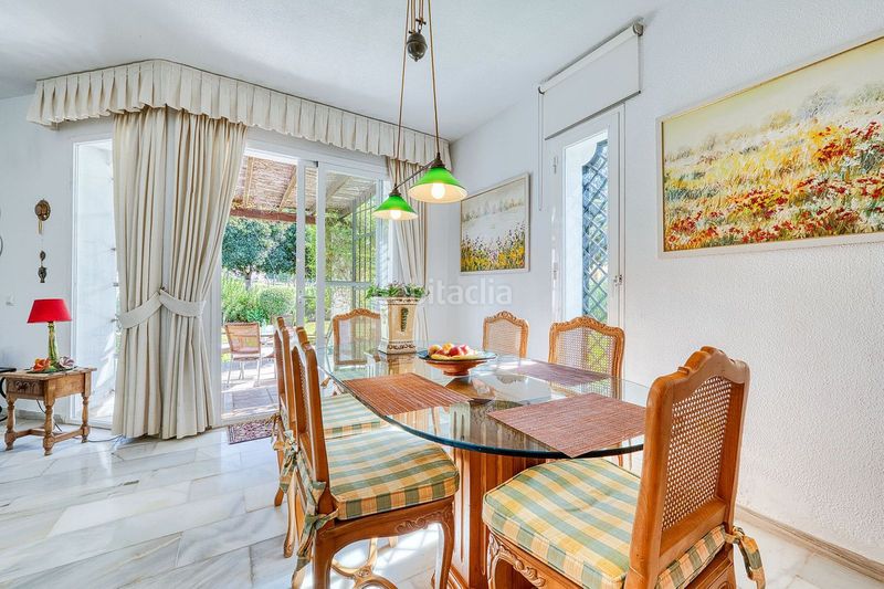 Foto c5ede6dc-e8af-48b4-8b32-cbf21494e0e9. Casa adossada amb aparcament a Las Brisas Marbella