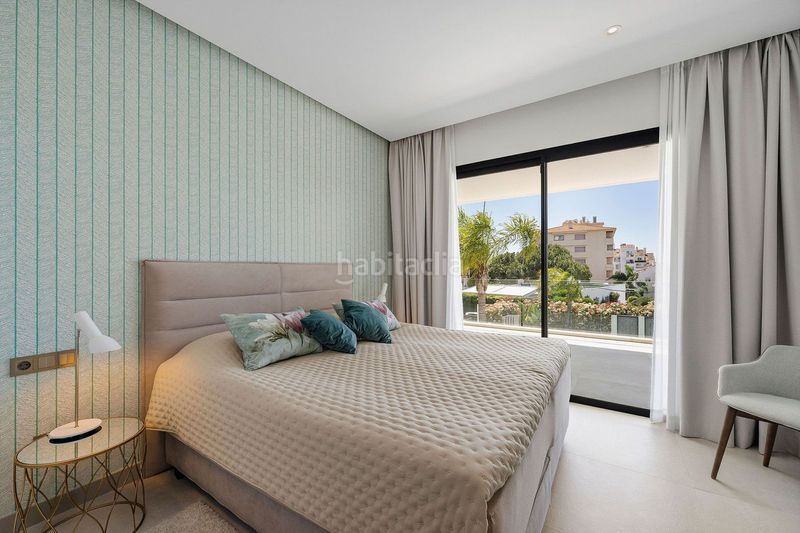 Foto 051c59ef-f0ee-415e-a0b3-0ba8a8610387. Casa adossada amb aparcament a Las Brisas Marbella