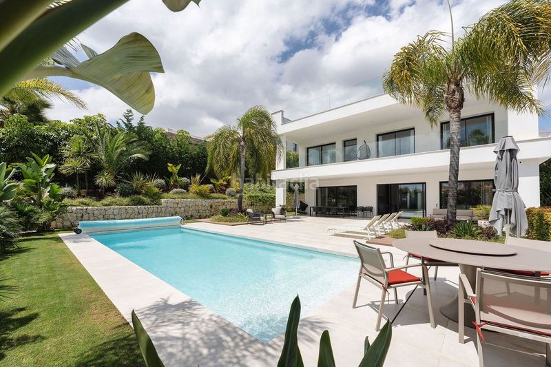 Foto 2f6254e7-9a04-4095-9632-356e59da475f. Casa adossada amb aparcament a Las Brisas Marbella