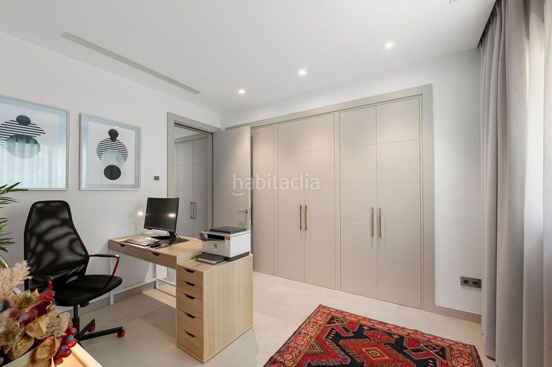 Foto 38a83ef7-1b3b-4395-bde7-d85d4cdfcd41. Casa adossada amb aparcament a Las Brisas Marbella