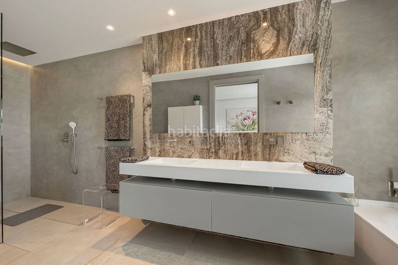 Foto 68fb9e7d-6a62-4273-9719-806f0e2eb2b7. Casa adossada amb aparcament a Las Brisas Marbella