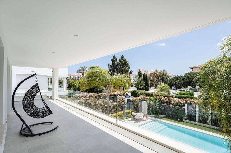 Foto 2ea562ba-6554-490c-9758-0279ada55ce4. Maison jumelée avec parking dans Las Brisas Marbella