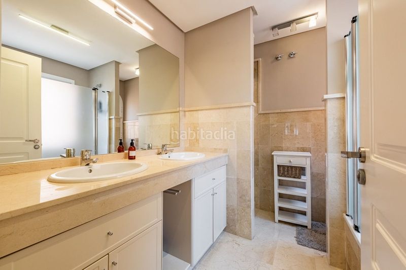 Foto 18449d15-4d47-471d-825f-e2ebed9d9ecd. Casa adossada amb aparcament a Sierra Blanca Marbella