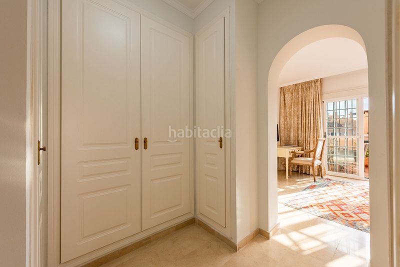 Foto 665db9f5-eff1-4b85-9947-a15a94a75d81. Casa adossada amb aparcament a Sierra Blanca Marbella