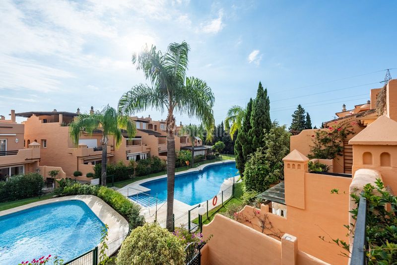 Foto f0389826-03bc-45a8-a10e-738b1d9a554f. Casa adossada amb aparcament a Sierra Blanca Marbella