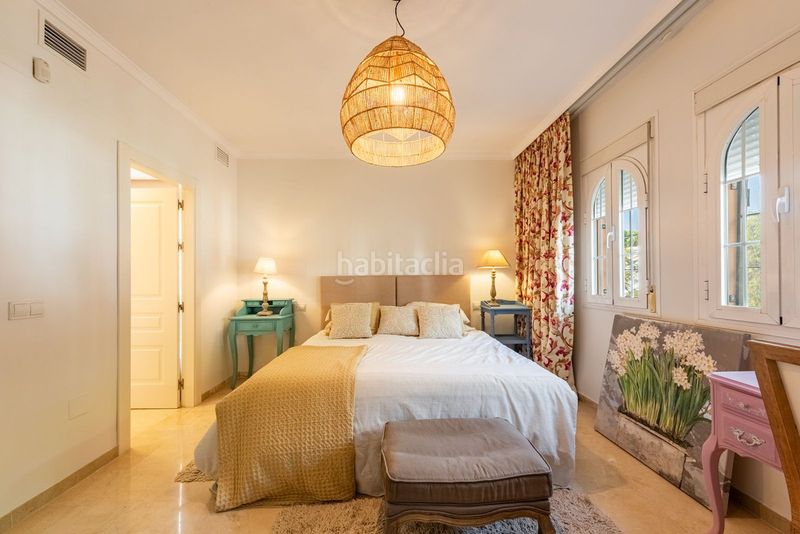 Foto f8dd0edc-2811-4737-96b8-43d8b498a12f. Casa adossada amb aparcament a Sierra Blanca Marbella