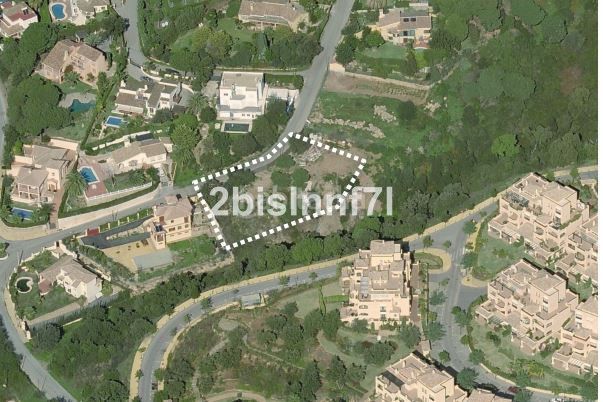 Foto 5c66f9a5-69fc-4d3c-9d52-e9a290eda67f. Terreny residencial a Elviria Marbella